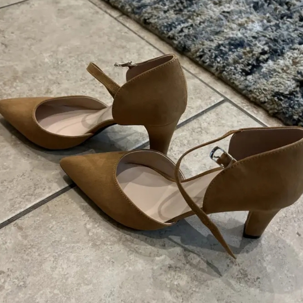 Elegant Brown Women's Heels - Picture 2 of 3
